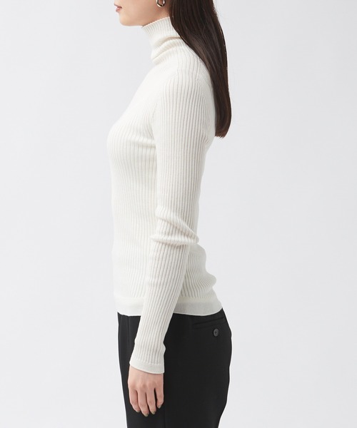 qualite（カリテ）の「シームレスタートルニット（ニット/セーター・レディース・ブラック・フリー）」の10枚目の写真