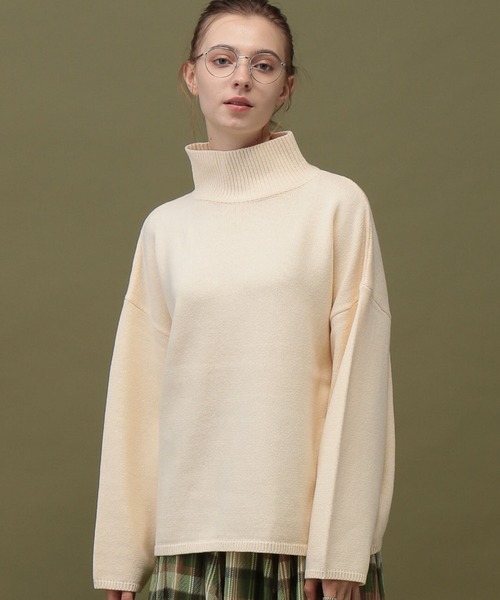 saloon（サルーン）の「SALOON(サルーン)/アソートタートルゆるニット【洗濯機洗い可】（ニット/セーター・レディース・ブラック/オフホワイト/グレー系その他/イエロー/ネイビー系/ベージュ系その他/ブラック系その他/ブルー/グリーン・FREE）」の2枚目の写真