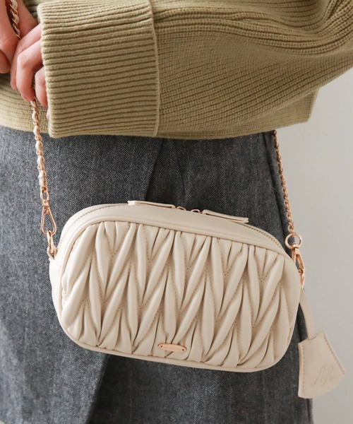 archives(アルシーヴ)の「ウェーブキルトスクエアショルダー(ショルダーバッグ・レディース・ブラック/アイボリー/グレー・FREE)」の2枚目の写真