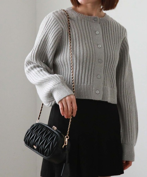 archives(アルシーヴ)の「ウェーブキルトスクエアショルダー(ショルダーバッグ・レディース・ブラック/アイボリー/グレー・FREE)」の1枚目の写真