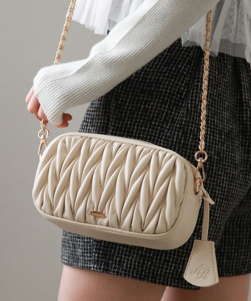 archives(アルシーヴ)の「ウェーブキルトスクエアショルダー(ショルダーバッグ・レディース・ブラック/アイボリー/グレー・FREE)」の6枚目の写真