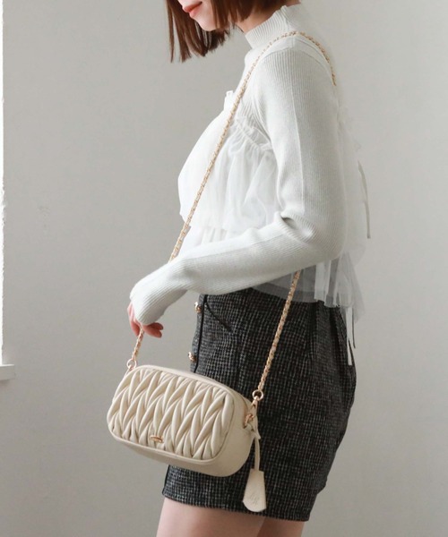 archives(アルシーヴ)の「ウェーブキルトスクエアショルダー(ショルダーバッグ・レディース・ブラック/アイボリー/グレー・FREE)」の4枚目の写真