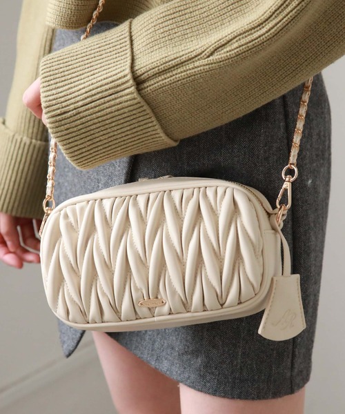 archives(アルシーヴ)の「ウェーブキルトスクエアショルダー(ショルダーバッグ・レディース・ブラック/アイボリー/グレー・FREE)」の11枚目の写真