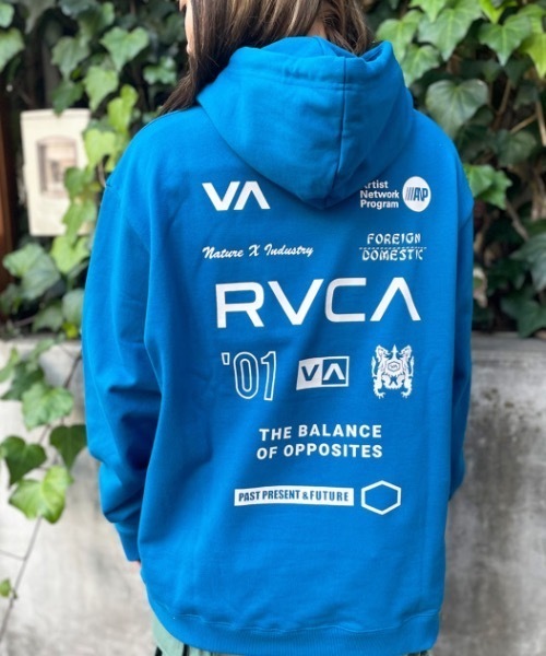 RVCA(ルーカ)の「RVCA レディース 【AZUL】 RVCA×AZUL ALL BRAND RVCA HOODIE パーカー【2023年秋冬モデル】/ルーカレディース×AZULコラボデザインバッグブランドロゴプリントオーバーサイズプルオーバーフーディ(パーカー・レディース・ブルー/ホワイト/ブラック・FREE)」の17枚目の写真