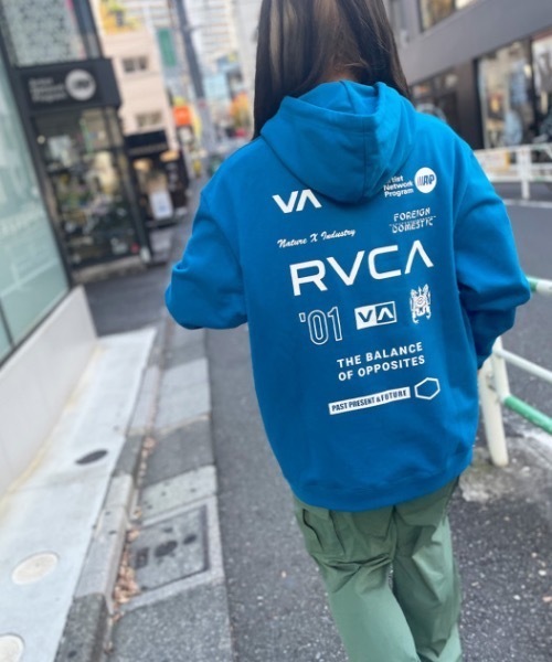 RVCA(ルーカ)の「RVCA レディース 【AZUL】 RVCA×AZUL ALL BRAND RVCA HOODIE パーカー【2023年秋冬モデル】/ルーカレディース×AZULコラボデザインバッグブランドロゴプリントオーバーサイズプルオーバーフーディ(パーカー・レディース・ブルー/ホワイト/ブラック・FREE)」の18枚目の写真