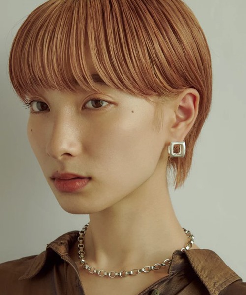 GOLDY(ゴールディ)の「【GOLDY】スクエア ホロウ ワンタッチ ピアス / 1220705 CS-2311 ※(ピアス(両耳用)・レディース・シルバー/シルバー系その他/ゴールド系その他2/ゴールド・FREE)」の3枚目の写真