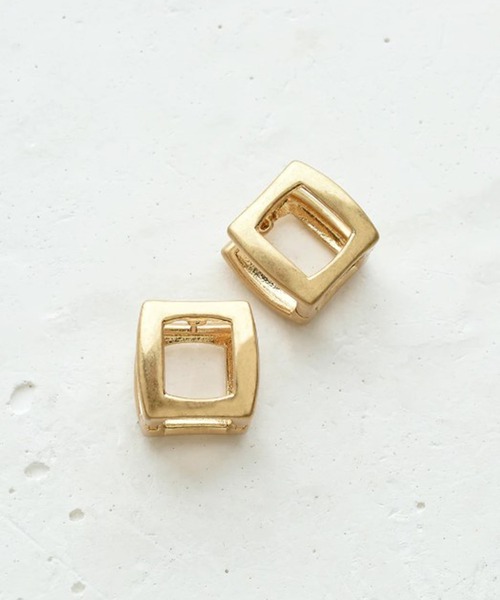 GOLDY(ゴールディ)の「【GOLDY】スクエア ホロウ ワンタッチ ピアス / 1220705 CS-2311 ※(ピアス(両耳用)・レディース・シルバー/シルバー系その他/ゴールド系その他2/ゴールド・FREE)」の9枚目の写真