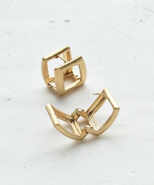 GOLDY(ゴールディ)の「【GOLDY】スクエア ホロウ ワンタッチ ピアス / 1220705 CS-2311 ※(ピアス(両耳用)・レディース・シルバー/シルバー系その他/ゴールド系その他2/ゴールド・FREE)」の5枚目の写真