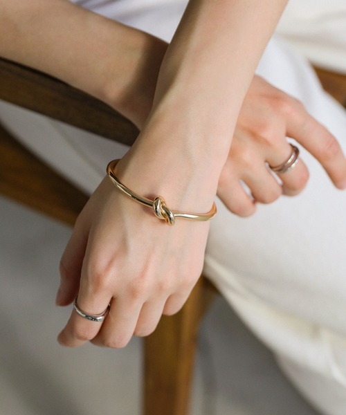 select MOCA(セレクトモカ)の「ノットバングル(バングル/リストバンド・レディース・シルバー/ゴールド・FREE)」の2枚目の写真
