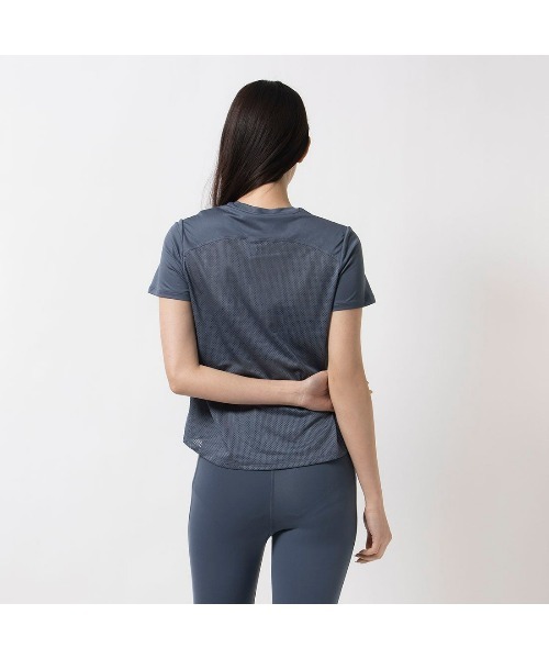 Reebok（リーボック）の「ランニング スピードウィック Tシャツ / RUNNING SPEEDWICK TEE（Tシャツ/カットソー・レディース・ブラック/ブルーグレー/ホワイト・X-SMALL/X-LARGE/XX-LARGE/LARGE/MEDIUM/SMALL）」の15枚目の写真