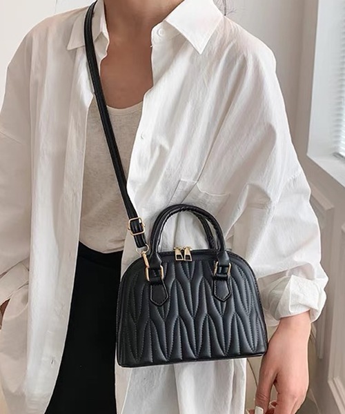 shopnikoniko(ショップニコニコ)の「2way キルティング ミニボストンバッグ ショルダーバッグ(ボストンバッグ・レディース・ホワイト/ブラック・フリー)」の3枚目の写真