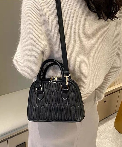 shopnikoniko(ショップニコニコ)の「2way キルティング ミニボストンバッグ ショルダーバッグ(ボストンバッグ・レディース・ホワイト/ブラック・フリー)」の7枚目の写真