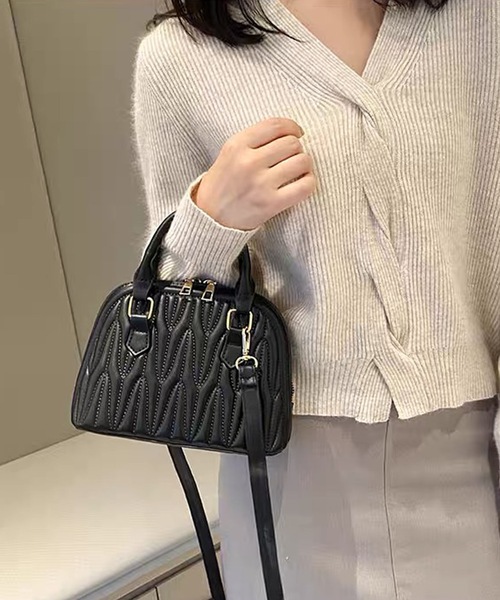 shopnikoniko(ショップニコニコ)の「2way キルティング ミニボストンバッグ ショルダーバッグ(ボストンバッグ・レディース・ホワイト/ブラック・フリー)」の8枚目の写真