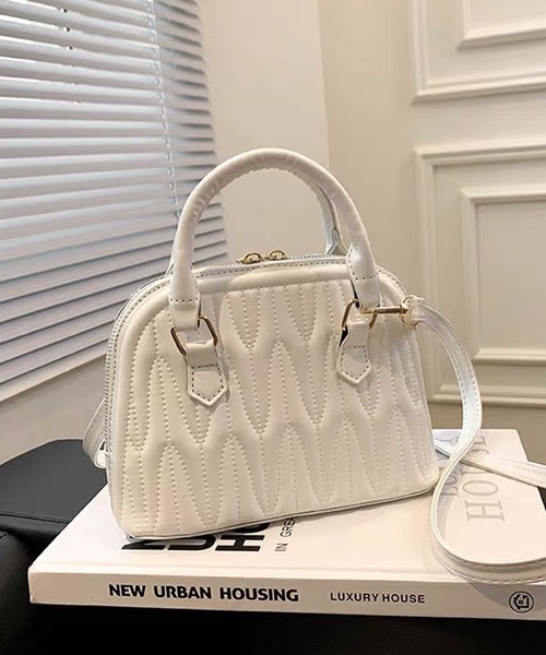 shopnikoniko(ショップニコニコ)の「2way キルティング ミニボストンバッグ ショルダーバッグ(ボストンバッグ・レディース・ホワイト/ブラック・フリー)」の9枚目の写真