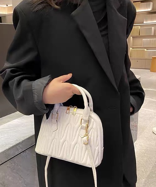 shopnikoniko(ショップニコニコ)の「2way キルティング ミニボストンバッグ ショルダーバッグ(ボストンバッグ・レディース・ホワイト/ブラック・フリー)」の13枚目の写真