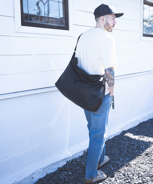 MR.OLIVE(ミスターオリーブ)の「MR.OLIVE/ミスターオリーブ WATER PROOF LIGHT LEATHER / MESSENGER BAG メッセンジャーバッグ レザー(ショルダーバッグ・メンズ・ブラック・FREE)」の2枚目の写真