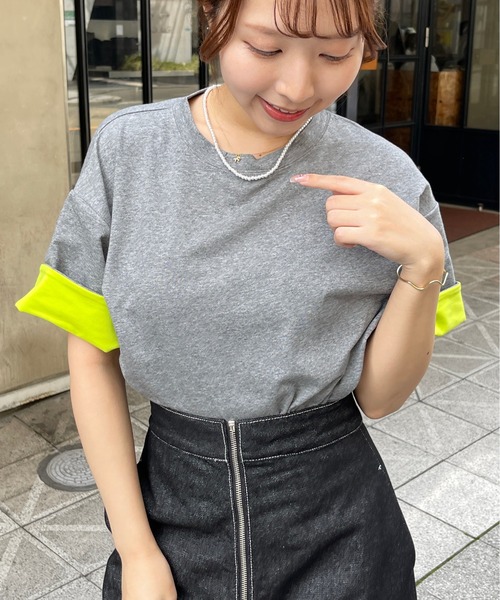 Meli rich（メリーリッチ）の「袖配色折り返しTシャツ（Tシャツ/カットソー・レディース・ブラック/チャコールグレー・FREE）」の4枚目の写真