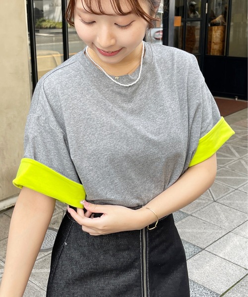 Meli rich（メリーリッチ）の「袖配色折り返しTシャツ（Tシャツ/カットソー・レディース・ブラック/チャコールグレー・FREE）」の6枚目の写真