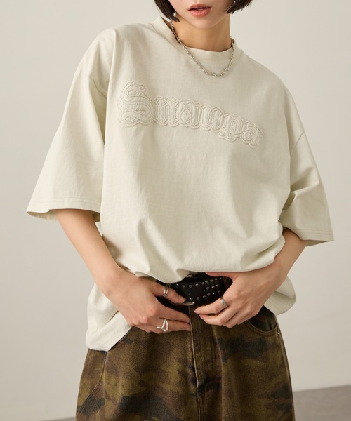 Snap club（スナップクラブ）の「【Snap club】ビッグシルエットヴィンテージ加工グラフィック半袖Tシャツ（Tシャツ/カットソー・レディース・ネイビー系/ブラック系2/ホワイト系3/ブラック/ホワイト系2/ホワイト/ピンク/グリーン系/ピンク系/ブラック系3/ネイビー/ブラック系/ブラック系4/ホワイト系4/ホワイト系5/レッド系5/レッド系2/ブラック系5/ブラック系6/ホワイト系6・M/L）」の6枚目の写真