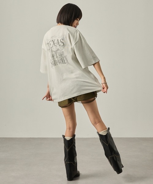Snap club(スナップクラブ)の「【Snap club】ビッグシルエットヴィンテージ加工グラフィックTシャツ(Tシャツ/カットソー・レディース・ネイビー系/ブラック系2/ホワイト系3/ブラック/ホワイト系2/ホワイト/ピンク/グリーン系/ピンク系/ブラック系3/ネイビー/ブラック系/ブラック系4/ホワイト系4・M/L)」の16枚目の写真