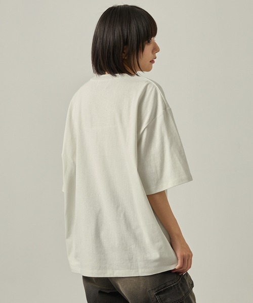 Snap club(スナップクラブ)の「【Snap club】ビッグシルエットヴィンテージ加工グラフィックTシャツ(Tシャツ/カットソー・レディース・ネイビー系/ブラック系2/ホワイト系3/ブラック/ホワイト系2/ホワイト/ピンク/グリーン系/ピンク系/ブラック系3/ネイビー/ブラック系/ブラック系4/ホワイト系4・M/L)」の21枚目の写真