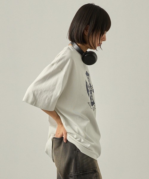 Snap club(スナップクラブ)の「【Snap club】ビッグシルエットヴィンテージ加工グラフィックTシャツ(Tシャツ/カットソー・レディース・ネイビー系/ブラック系2/ホワイト系3/ブラック/ホワイト系2/ホワイト/ピンク/グリーン系/ピンク系/ブラック系3/ネイビー/ブラック系/ブラック系4/ホワイト系4・M/L)」の22枚目の写真