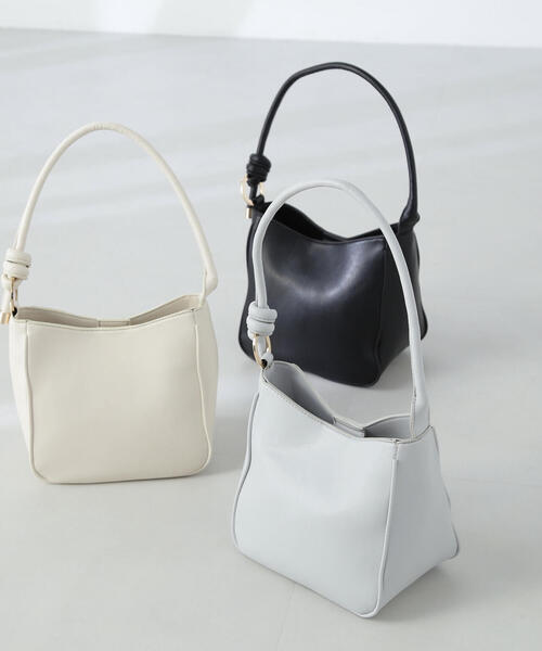 NATURAL BEAUTY BASIC(ナチュラルビューティーベーシック)の「◇【Oggi掲載】サイドノットハンドルワンショルダーバッグ(ショルダーバッグ・レディース・ブラック/オフホワイト/グレー・フリ-)」の12枚目の写真