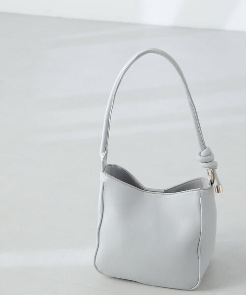 NATURAL BEAUTY BASIC(ナチュラルビューティーベーシック)の「◇【Oggi掲載】サイドノットハンドルワンショルダーバッグ(ショルダーバッグ・レディース・ブラック/オフホワイト/グレー・フリ-)」の13枚目の写真