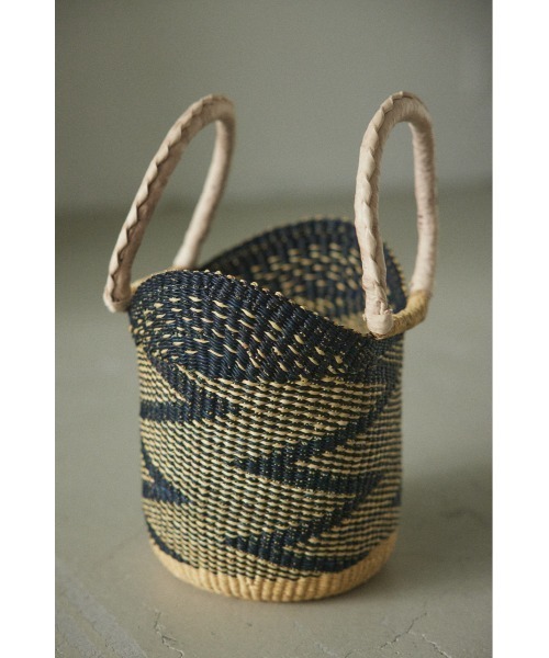 BLACK BY MOUSSY(ブラックバイマウジー)の「leather handle basket bag(レザーハンドルバスケットバック)(かごバッグ・レディース・ブラック系その他・FREE)」の2枚目の写真