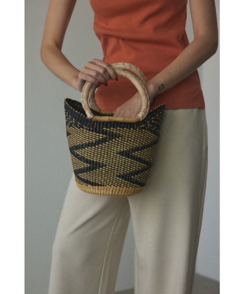 BLACK BY MOUSSY(ブラックバイマウジー)の「leather handle basket bag(レザーハンドルバスケットバック)(かごバッグ・レディース・ブラック系その他・FREE)」の8枚目の写真