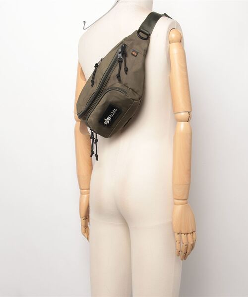 Alpha Industries(アルファインダストリーズ)の「ALPHA INDUSTRIES アルファインダストリーズ / WAIST BAG / TZ1092(ボディバッグ/ウエストポーチ・レディース・ブラック/カーキ・ONESIZE)」の8枚目の写真