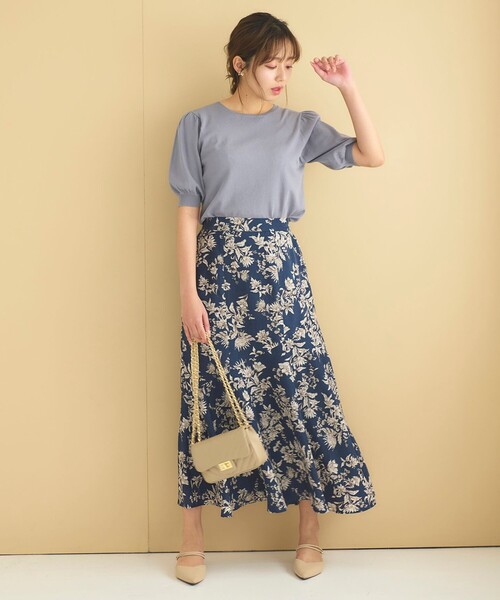 Feroux(フェルゥ)の「フラワーモチーフプリント スカート(スカート・レディース・ピンク系1/ネイビー系1/アイボリー系1・2/1)」の5枚目の写真