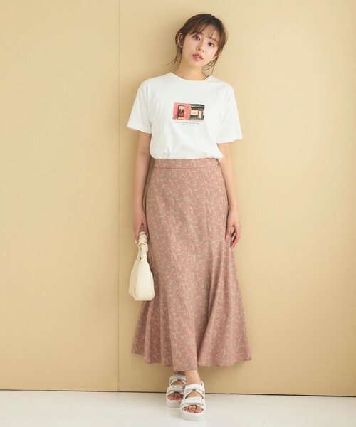 Feroux(フェルゥ)の「フラワーモチーフプリント スカート(スカート・レディース・ピンク系1/ネイビー系1/アイボリー系1・2/1)」の21枚目の写真