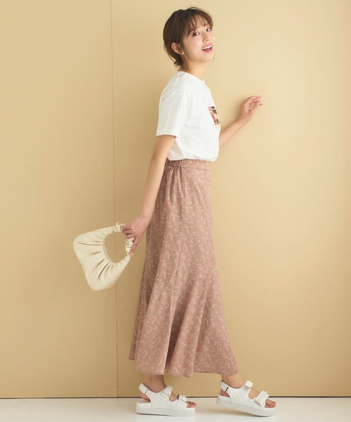 Feroux(フェルゥ)の「フラワーモチーフプリント スカート(スカート・レディース・ピンク系1/ネイビー系1/アイボリー系1・2/1)」の22枚目の写真