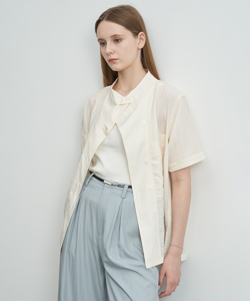 ELOOPS（イーループス）の「【ELOOPS】モックネックワッシャービッグポケットシャツ（シャツ/ブラウス・レディース・スモークピンク/アイボリー・S/M/L）」の2枚目の写真