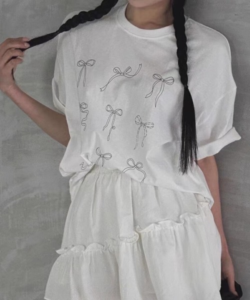 Vipoa（ヴィポア）の「ribbon design tee（Tシャツ/カットソー・レディース・ホワイト/ブラック・FREE）」の4枚目の写真