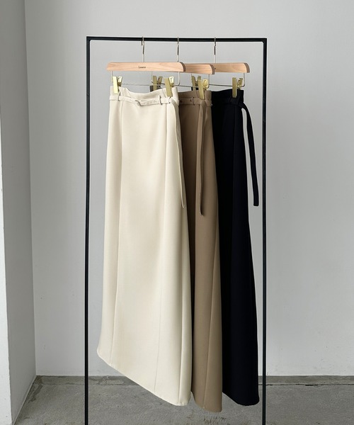 Louere（ルエレ）の「細ベルト付きハイウエストタイトスカート（スカート・レディース・ブラック/アイボリー/グレイッシュベージュ・SMALL/MEDIUM/LARGE/X-LARGE）」の16枚目の写真