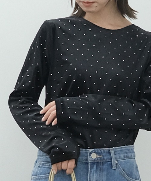 HEILIS(ヘイリス)の「ラインストーンベロアロングスリーブカットソー / 秋服 冬服 春服 長袖 ロンT ベロアトップス シャイニー 韓国 ブラック チャコールグレー グレー グレイッシュベージュ ベージュ(Tシャツ/カットソー・レディース・チャコールグレー/グレイッシュベージュ/ブラック・FREE)」の5枚目の写真