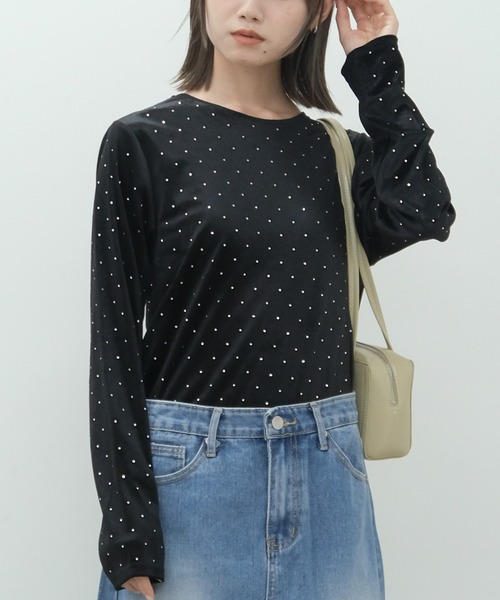 HEILIS(ヘイリス)の「ラインストーンベロアロングスリーブカットソー / 秋服 冬服 春服 長袖 ロンT ベロアトップス シャイニー 韓国 ブラック チャコールグレー グレー グレイッシュベージュ ベージュ(Tシャツ/カットソー・レディース・チャコールグレー/グレイッシュベージュ/ブラック・FREE)」の6枚目の写真