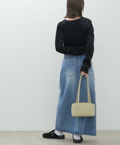 HEILIS(ヘイリス)の「ラインストーンベロアロングスリーブカットソー / 秋服 冬服 春服 長袖 ロンT ベロアトップス シャイニー 韓国 ブラック チャコールグレー グレー グレイッシュベージュ ベージュ(Tシャツ/カットソー・レディース・チャコールグレー/グレイッシュベージュ/ブラック・FREE)」の13枚目の写真
