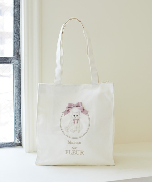 Maison de FLEUR（メゾンドフルール）の「ねこ刺繍スクエアトート