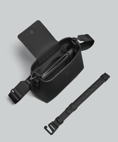 GASTON LUGA(ガストンルーガ)の「GASTON LUGA/ガストンルーガ/Splashini (スプラッシーニ)(ショルダーバッグ・メンズ・ブラック/ベージュ・F)」の5枚目の写真