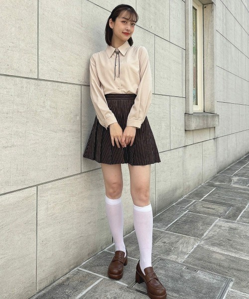 F i.n.t（フィント）の「ループタイ使いシャツ/fint（シャツ/ブラウス・レディース・ライトベージュ/オフホワイト・FREE）」の10枚目の写真