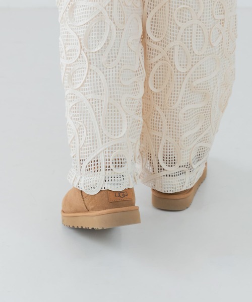UGG（アグ）の「『WEB限定』UGG　CLASSIC ULTRA MINI（ブーツ・レディース・ブラック/ブラウン・6/8/5/7）」の5枚目の写真