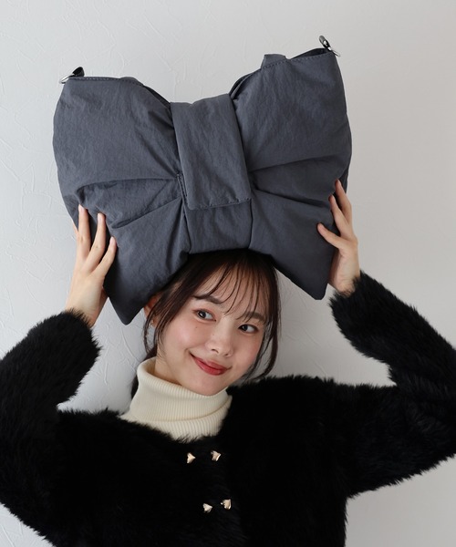 BLUEEAST(ブルーイースト)の「リボンパテッドバッグ(トートバッグ・レディース・ベージュ/ブラック/グレー/アイボリー/ブルー・FREE)」の4枚目の写真