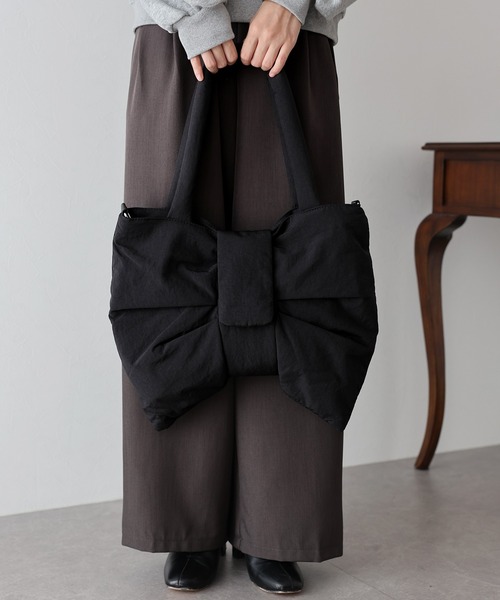 BLUEEAST(ブルーイースト)の「リボンパテッドバッグ(トートバッグ・レディース・ベージュ/ブラック/グレー/アイボリー/ブルー・FREE)」の12枚目の写真