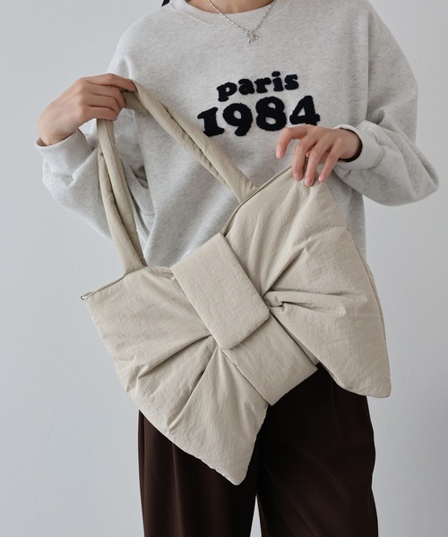 BLUEEAST(ブルーイースト)の「リボンパテッドバッグ(トートバッグ・レディース・ベージュ/ブラック/グレー/アイボリー/ブルー・FREE)」の6枚目の写真