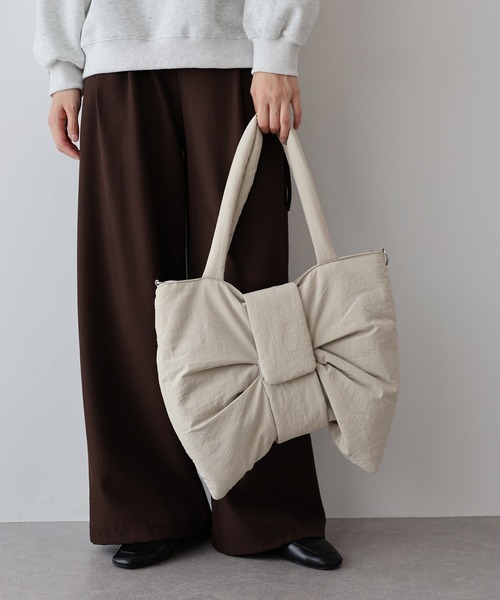 BLUEEAST(ブルーイースト)の「リボンパテッドバッグ(トートバッグ・レディース・ベージュ/ブラック/グレー/アイボリー/ブルー・FREE)」の7枚目の写真