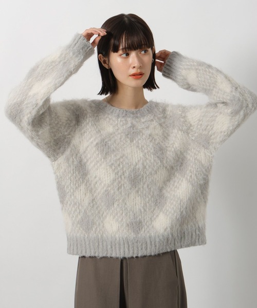 LAKOLE(ラコレ)の「2WAYアーガイル起毛Vネックプルオーバー / 204473(ニット/セーター・レディース・ピンク/グリーン/グレー・FREE)」の2枚目の写真