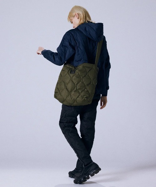 TAION(タイオン)の「TAION MILITARY DOWN SHOULDER BAG (TAION-SB01ML-1)(ショルダーバッグ・メンズ・ブラック/オリーブ・FREE)」の9枚目の写真